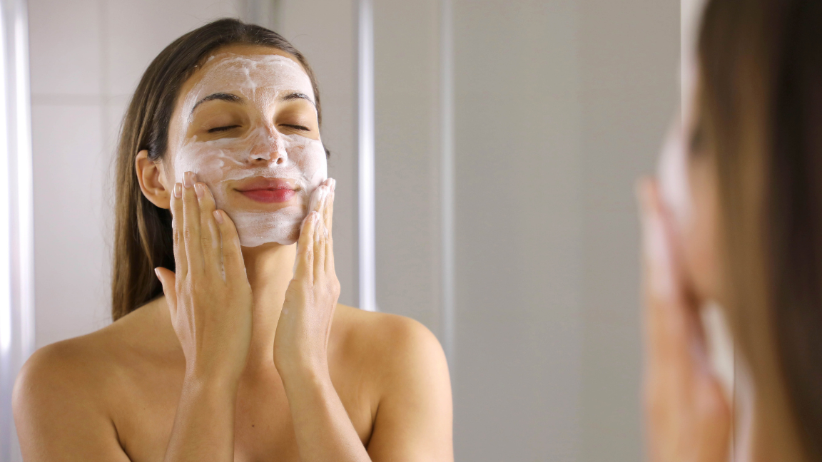 Face pack for dry skin with natural hydration benefits