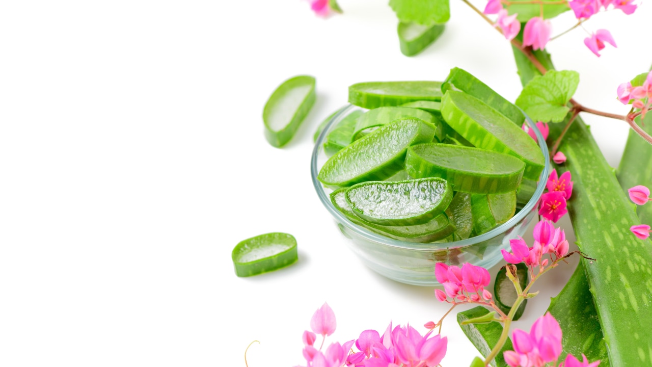 5. Rose and Aloe Vera Soothing Pack (For Calming Irritation)