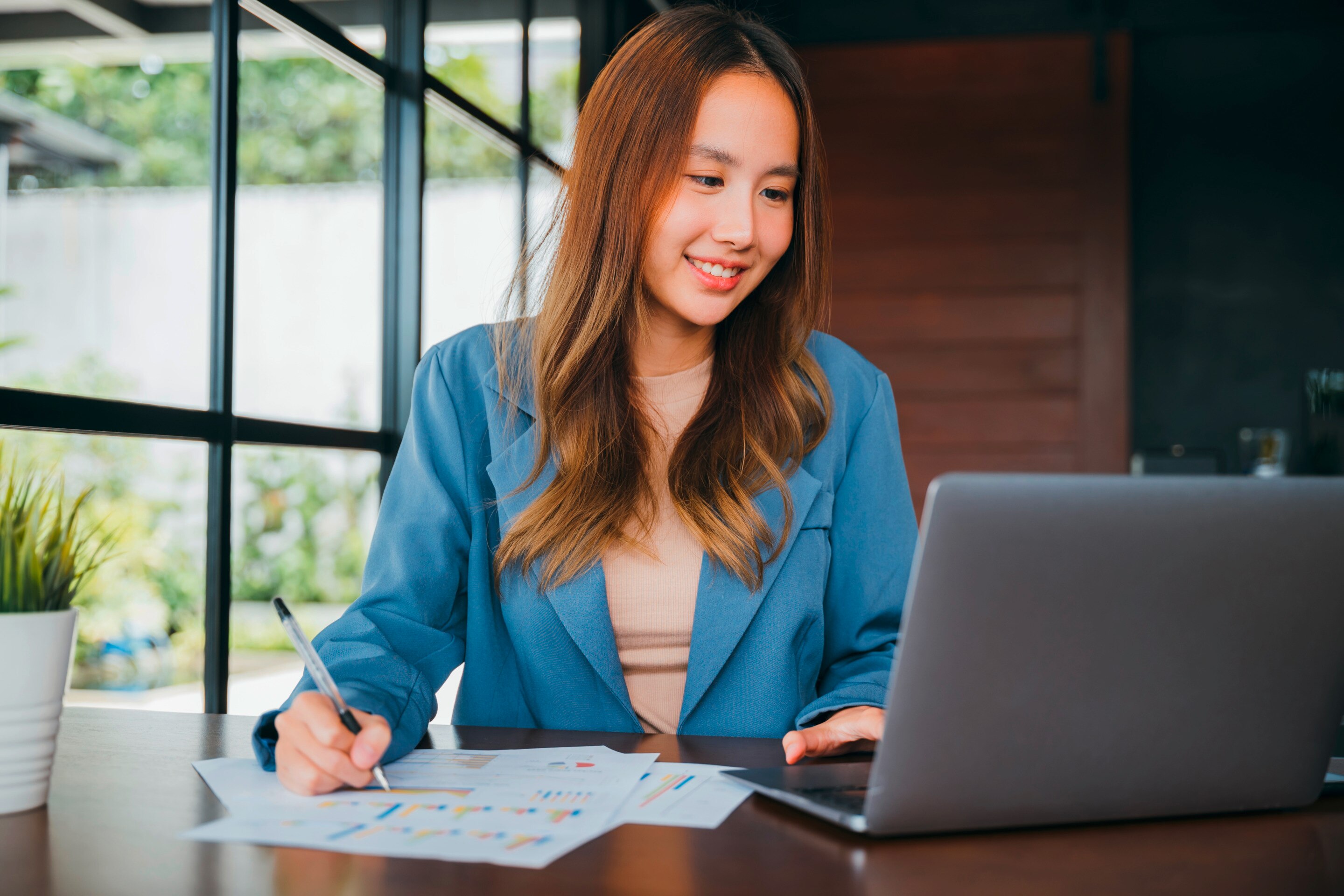 Asian woman working at the office.