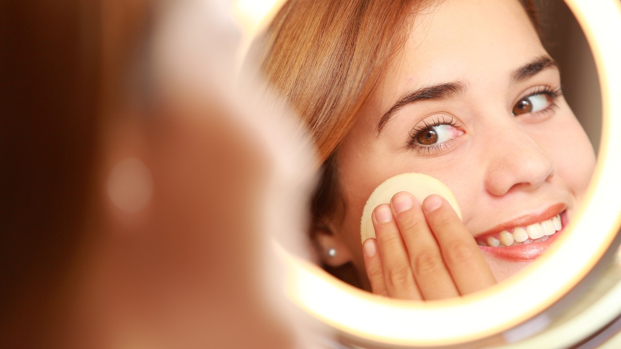 How to Use Compact Powder for Best Results