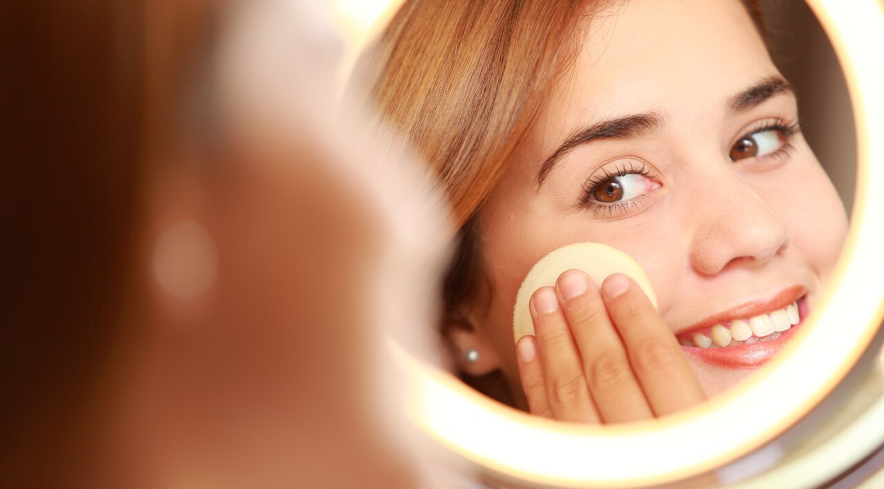 How to Use Compact Powder for Best Results