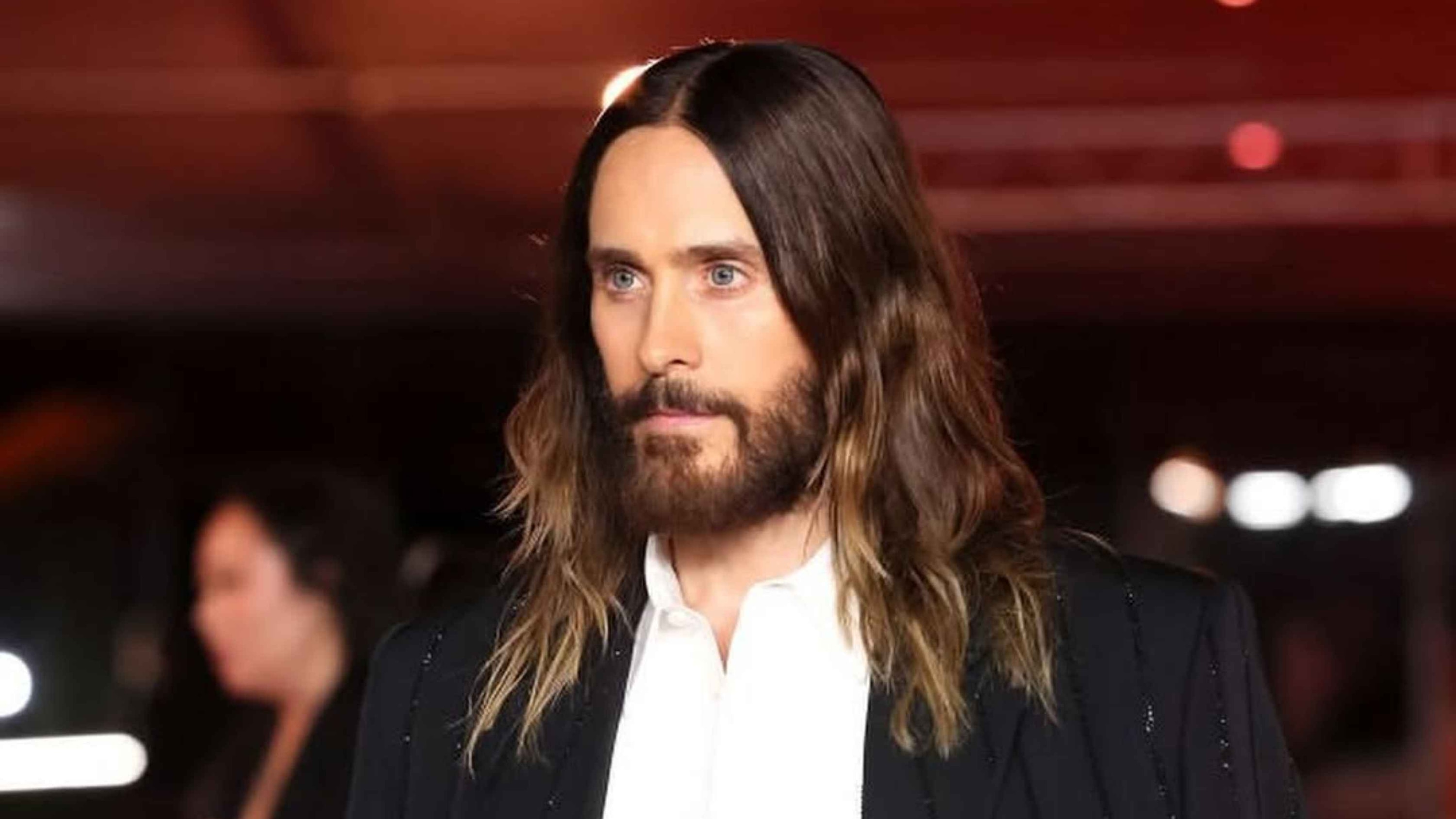 Shoulder-Length Textured Cut