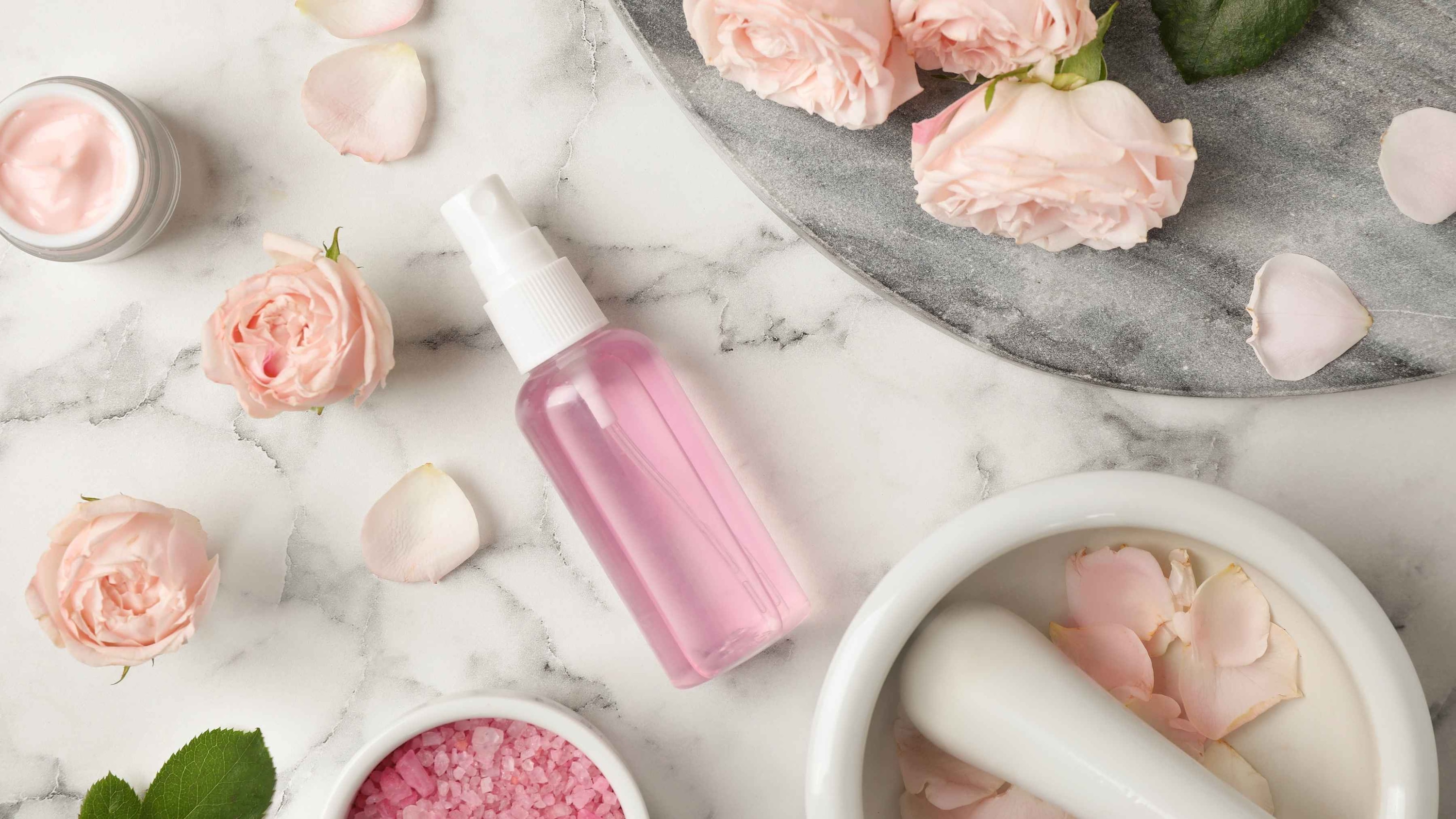 Rose Water Face Mist: Benefits, Uses and How to Apply
