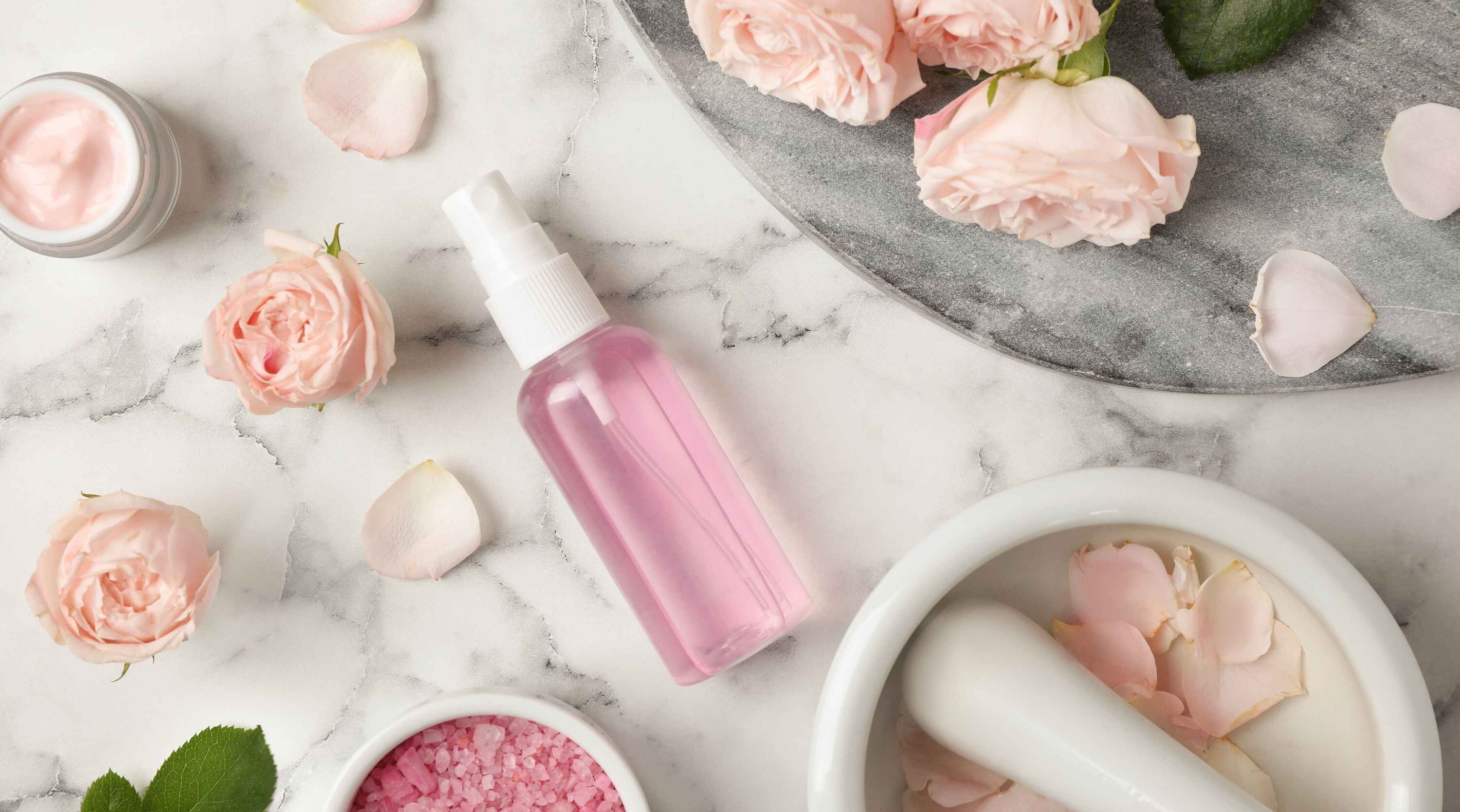 Rose Water Face Mist: Benefits, Uses and How to Apply