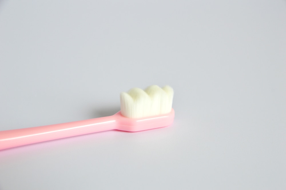 sikat gigi kepala kecil