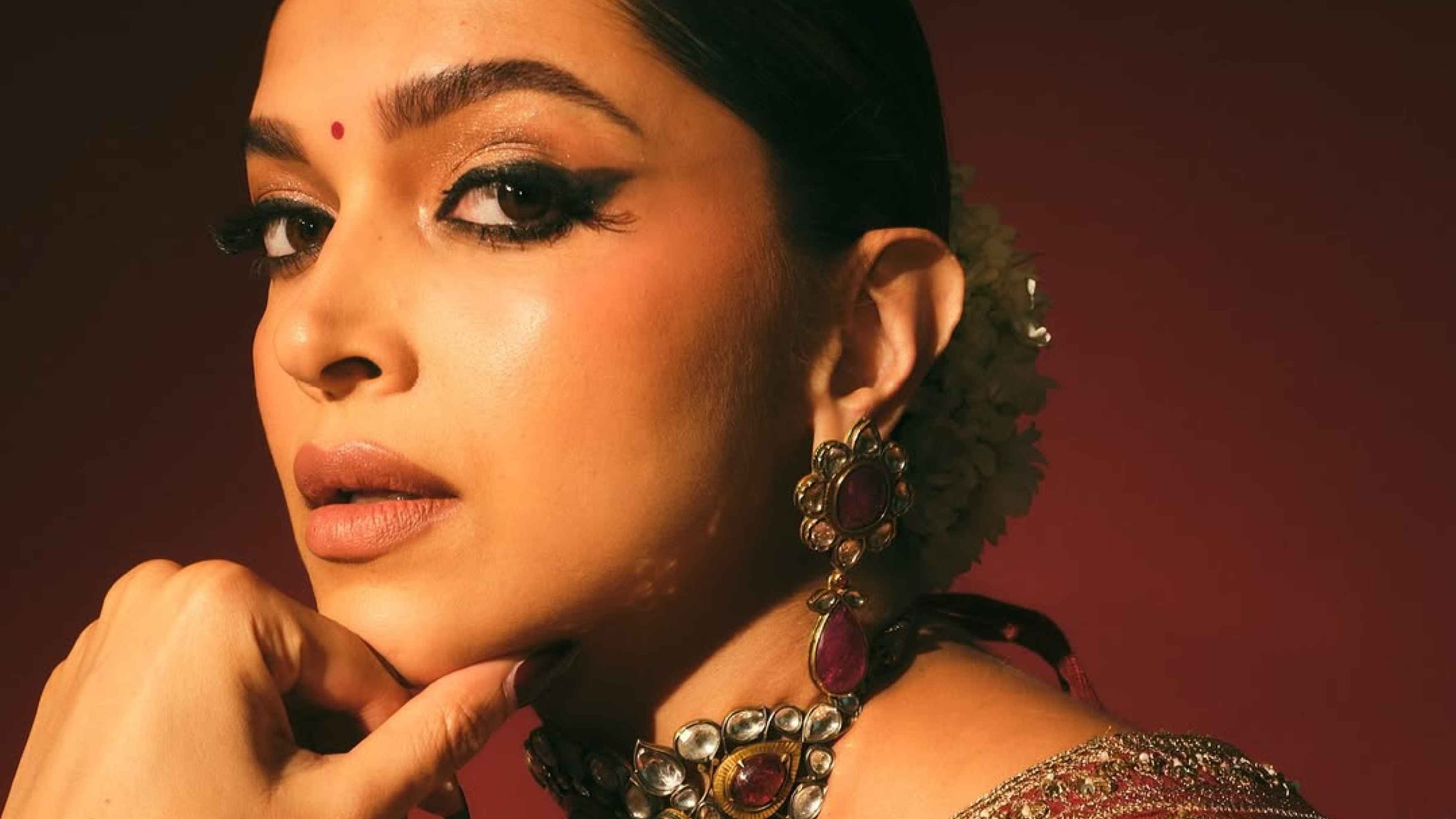 4. Smoky Eye Chic: