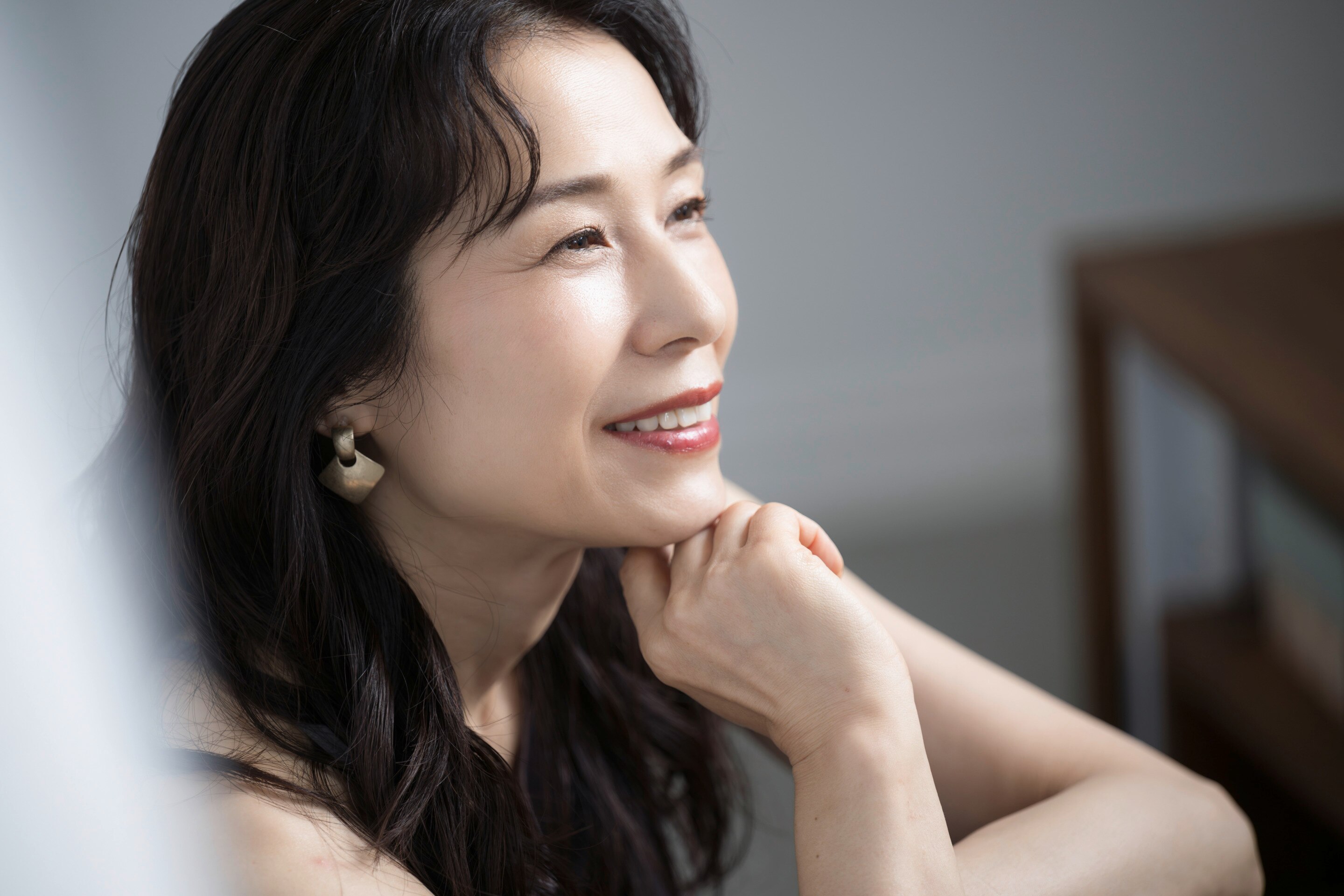 Closeup of middle-aged woman.