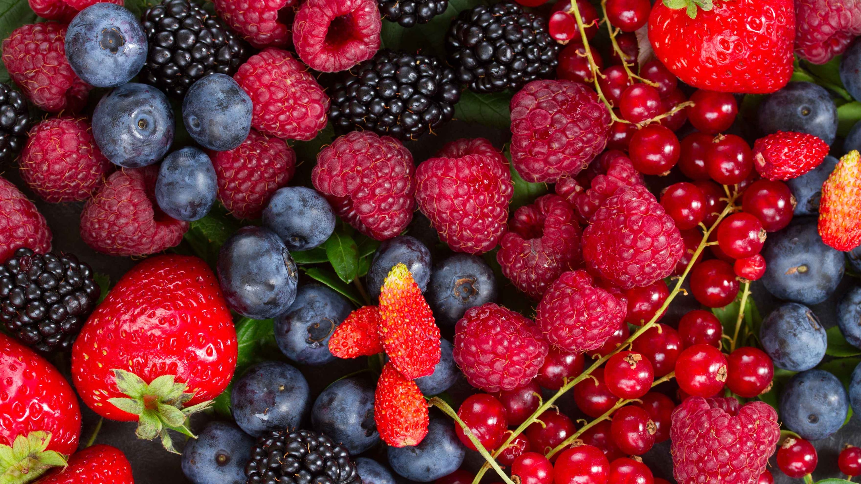 Berries (strawberries, blueberries):