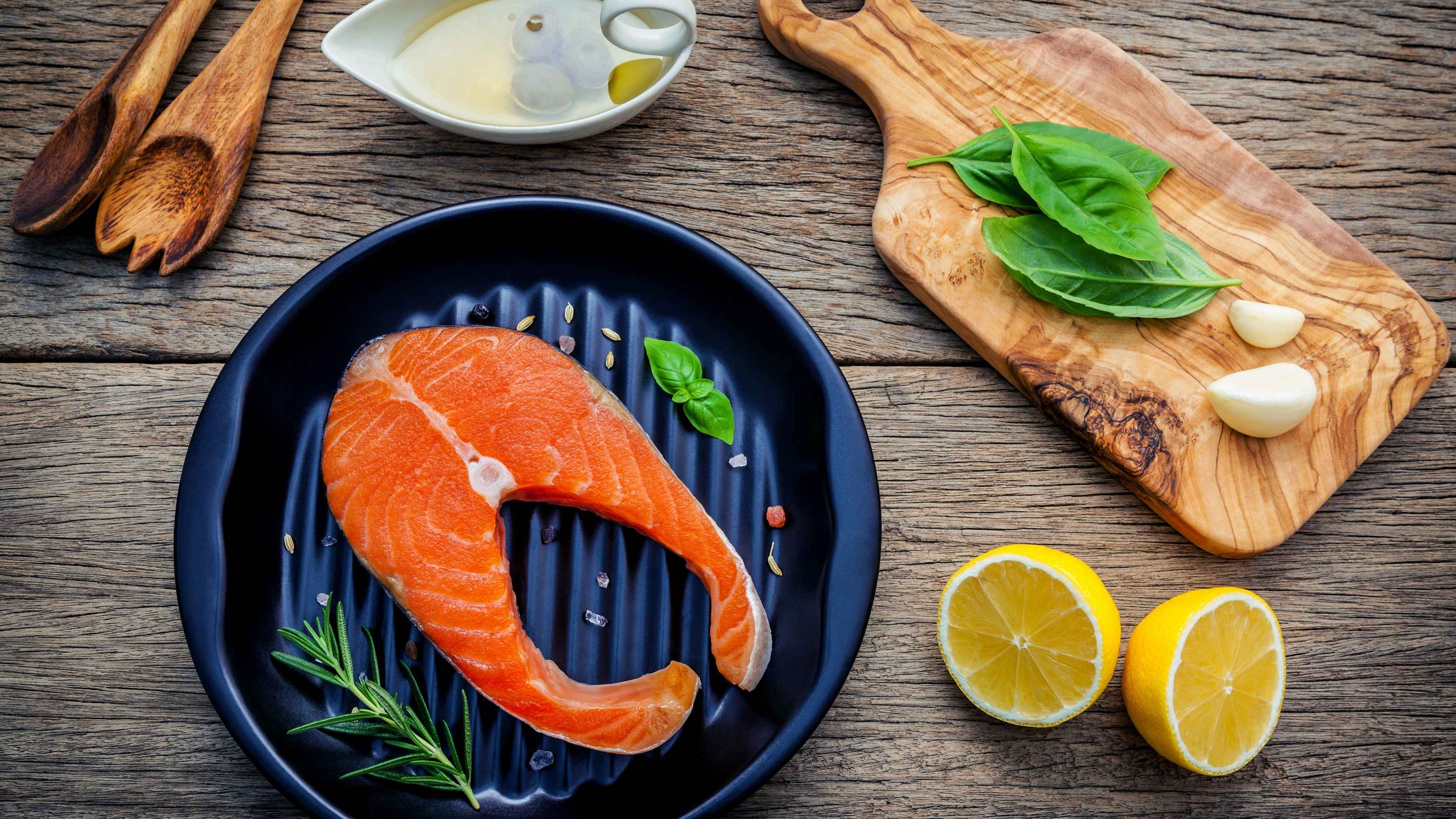 Fatty fish (salmon, sardines)