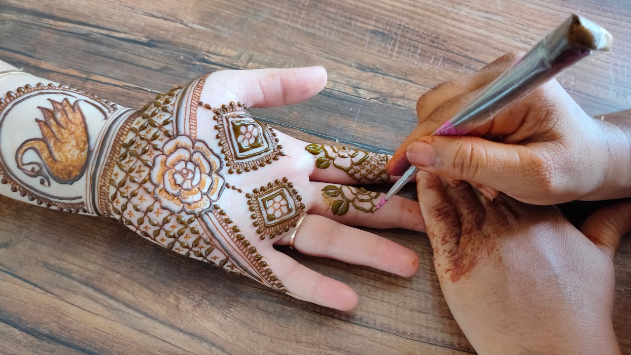 2. Geometric Line Art