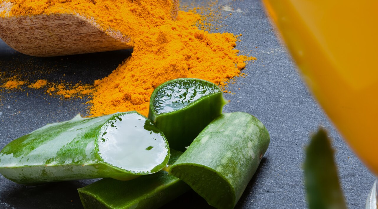 2. Aloe Vera + Turmeric + Gram Flour (for Acne & Oil Control)