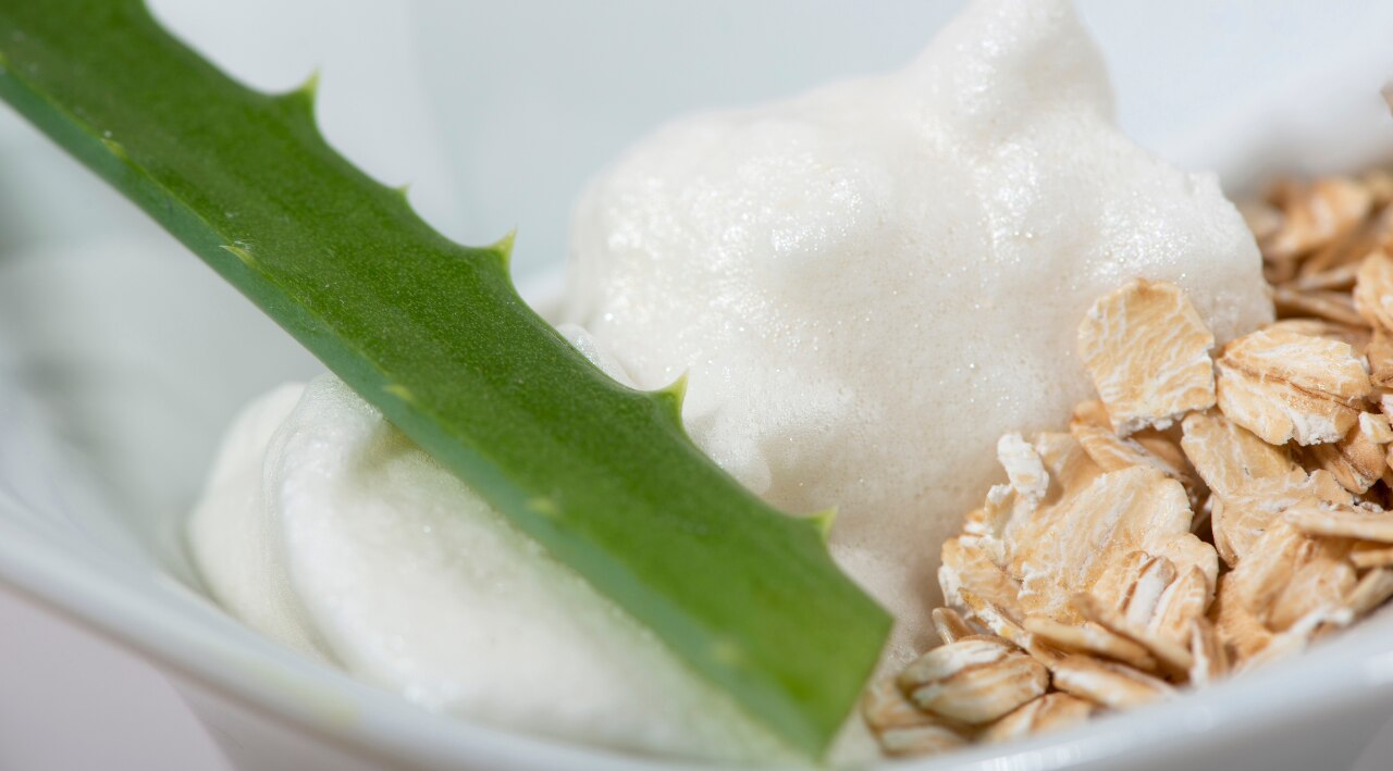 4. Aloe Vera + Oatmeal (for Sensitive & Exfoliating)