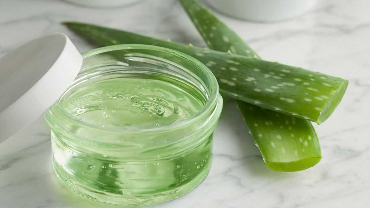 7. Aloe Vera + Green Tea (for Antioxidant Boost)