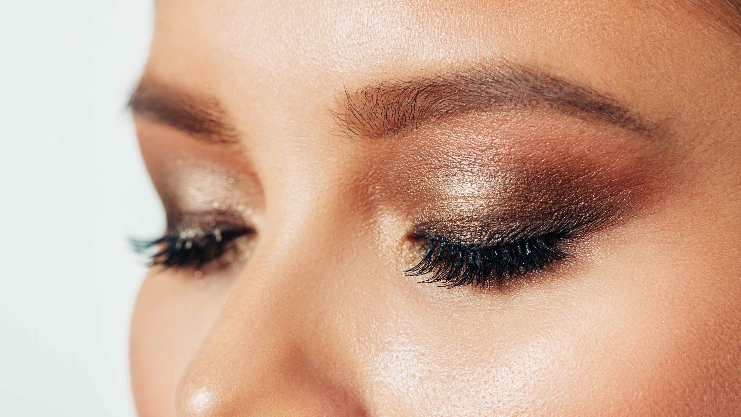 Step 5: Shimmer at the centre is the star of the look: