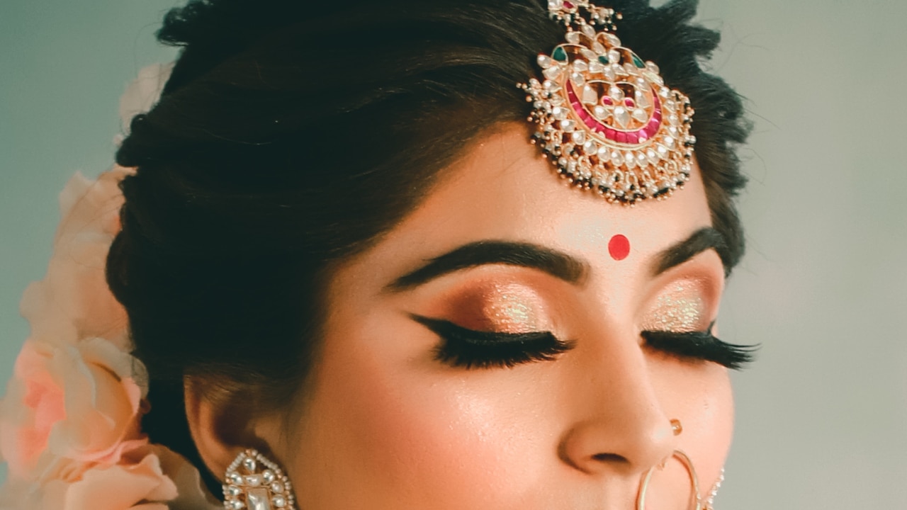 2. The Eyes – The Soul of the Look: