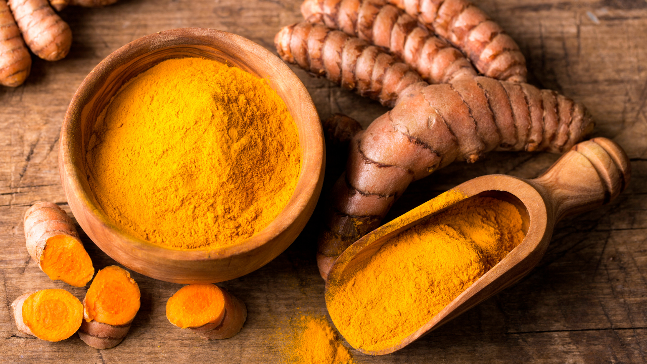 Haldi and Honey Face Pack (The Anti-Acne Soother):