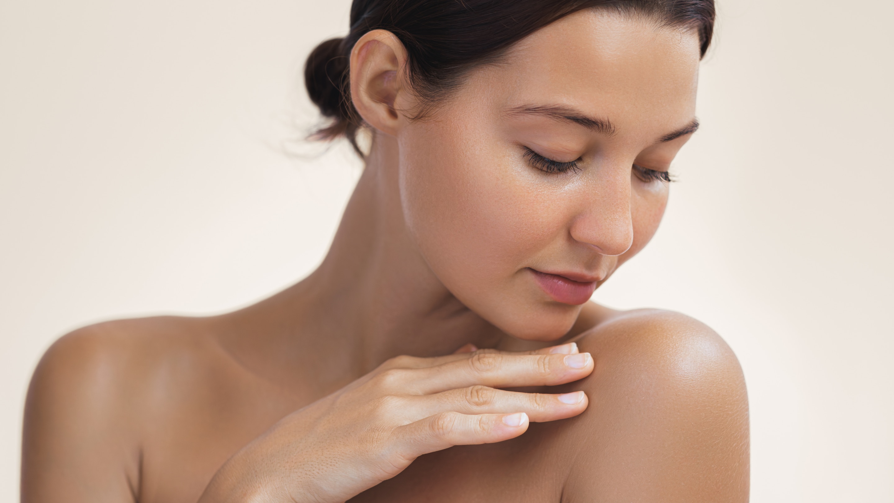 2. Hydrates Dry Skin: