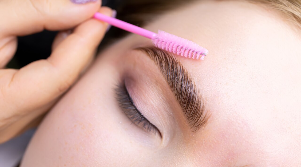 How to Shape Eyebrows with Pencil – Outlining and Arch Perfection