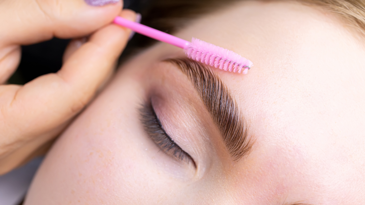How to Shape Eyebrows with Pencil – Outlining and Arch Perfection