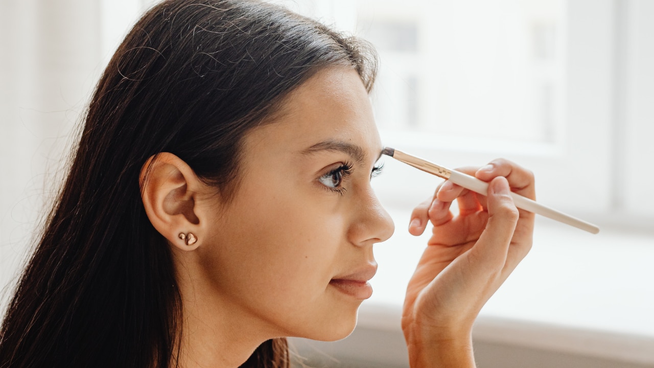 How to Use an Eyebrow Pencil: A Step-by-Step Tutorial