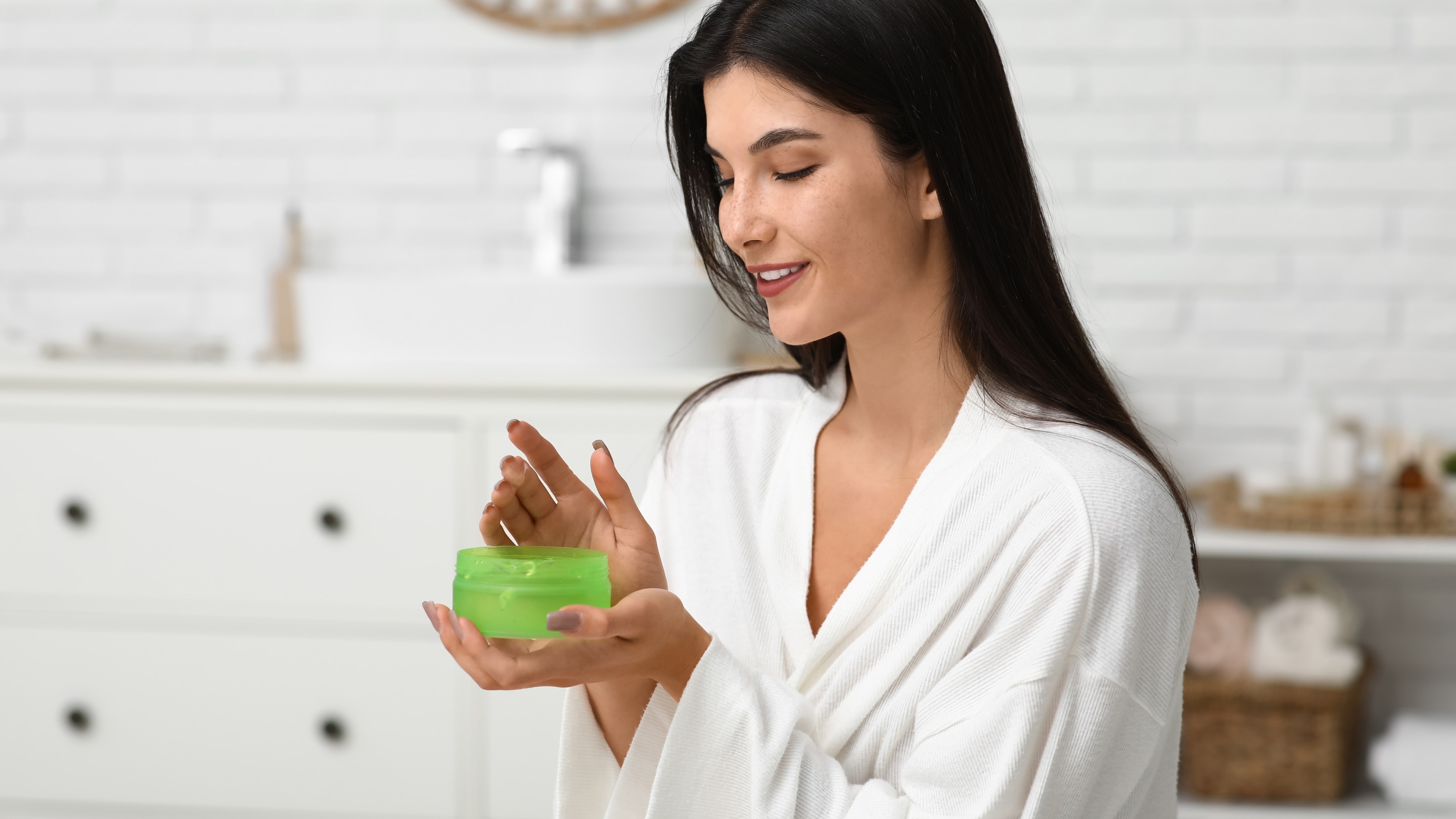 Apply Your Aloe Vera Moisturiser: