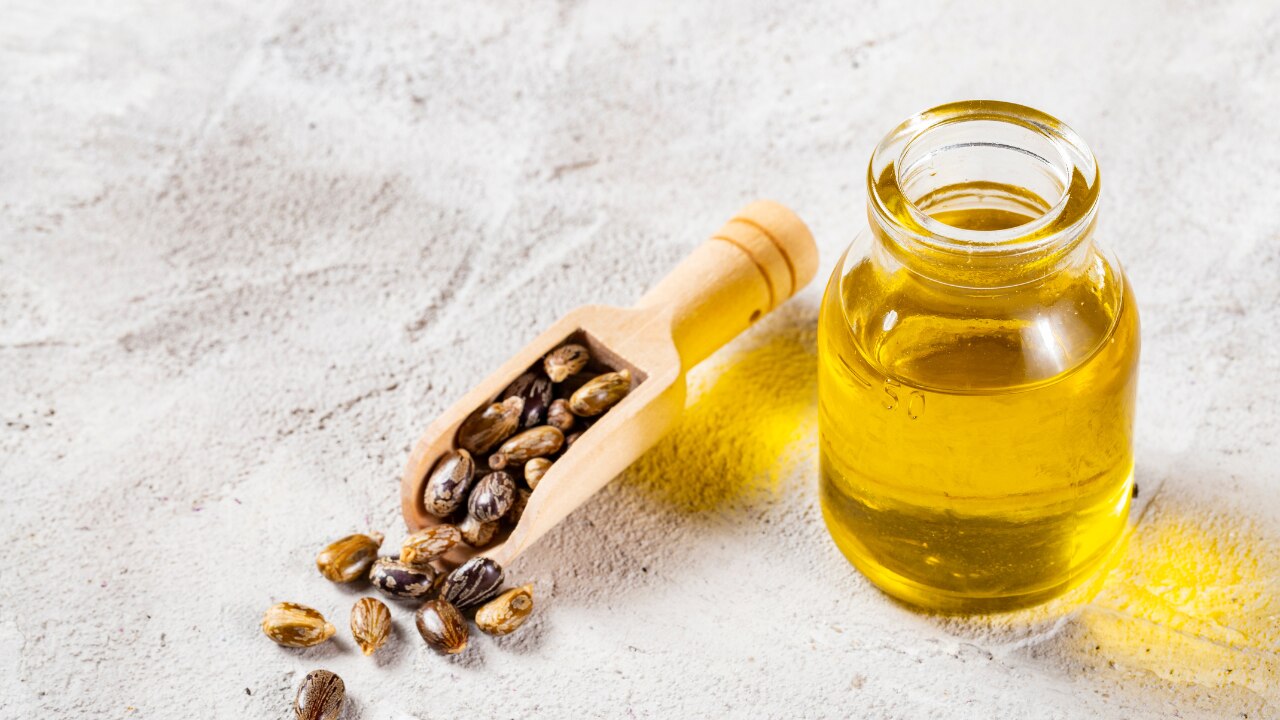 1. Castor Oil for Eyebrow Growth