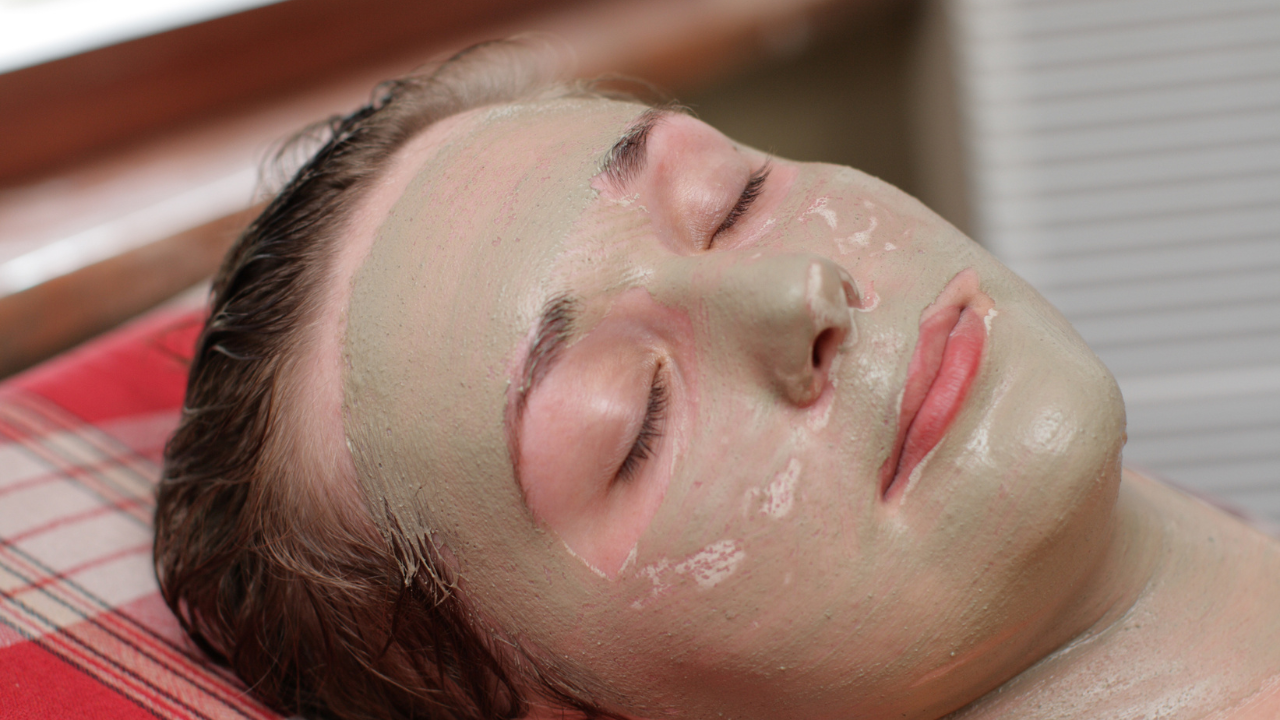 DIY Manjishtha Face Packs for Glowing & Clear Skin