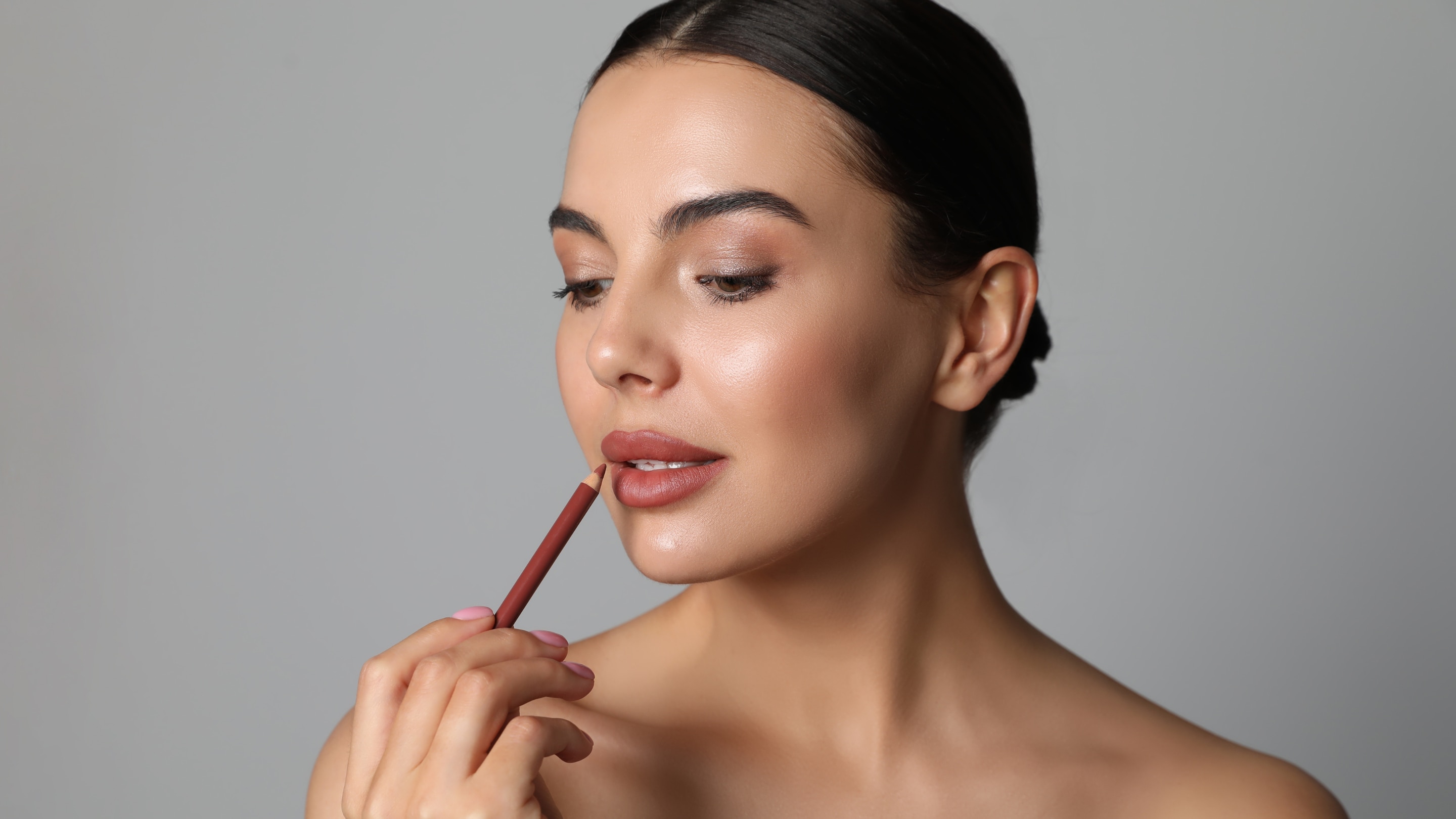 How to Use Lip Liner for Fuller, Defined Lips