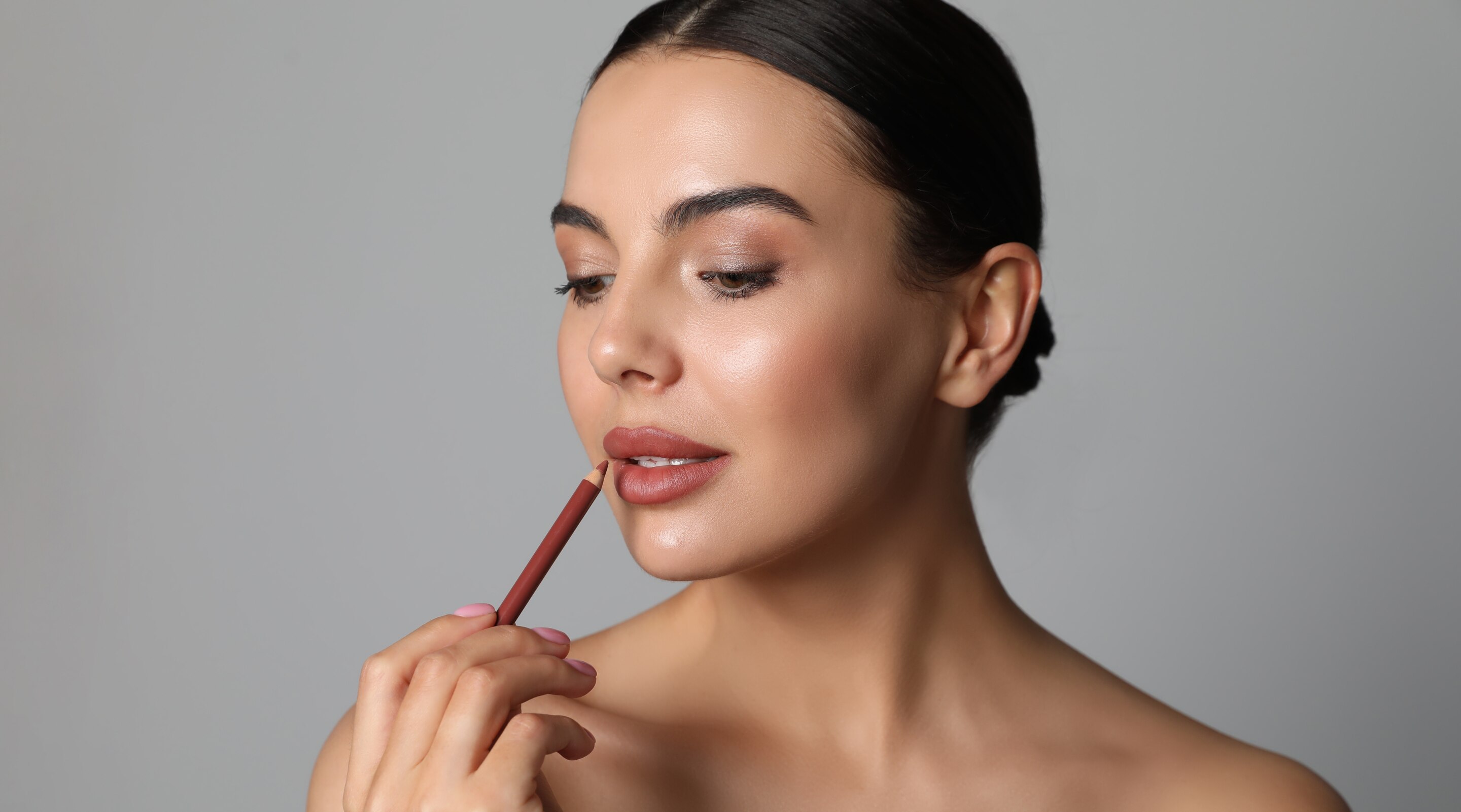 How to Use Lip Liner for Fuller, Defined Lips