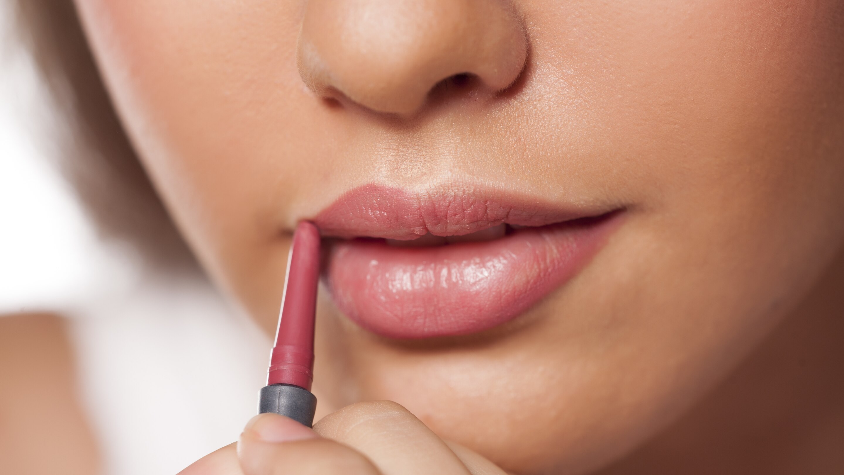 Lip Liner Techniques for Different Lip Shapes