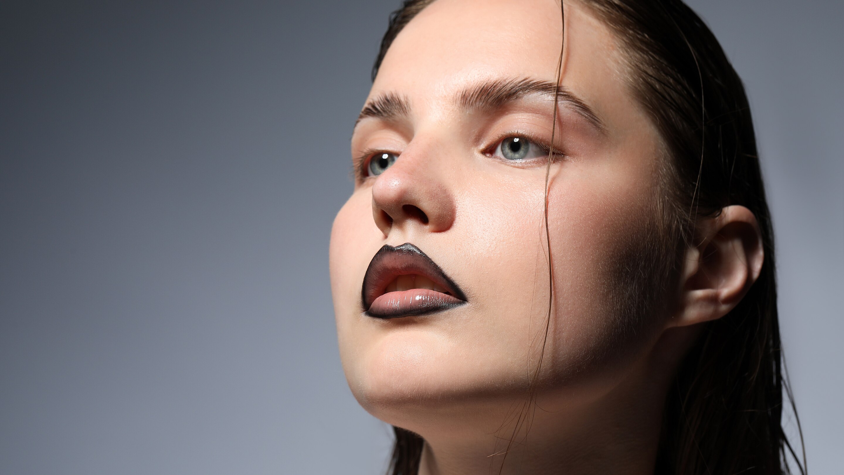 The Edgy Pout: