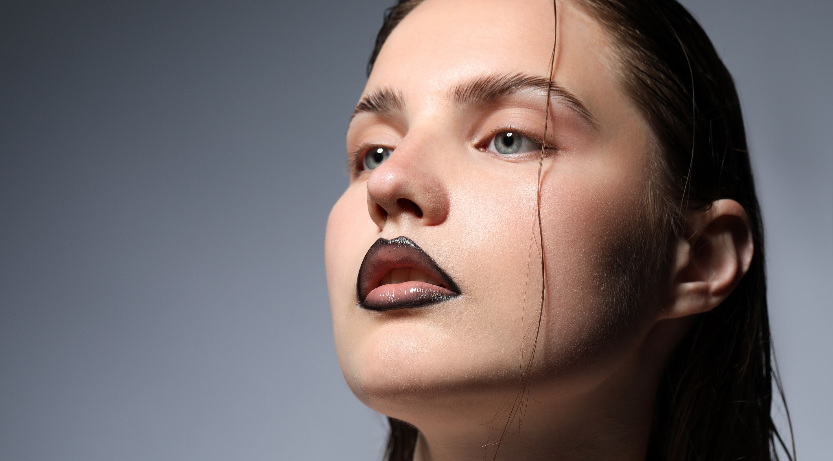 The Edgy Pout: