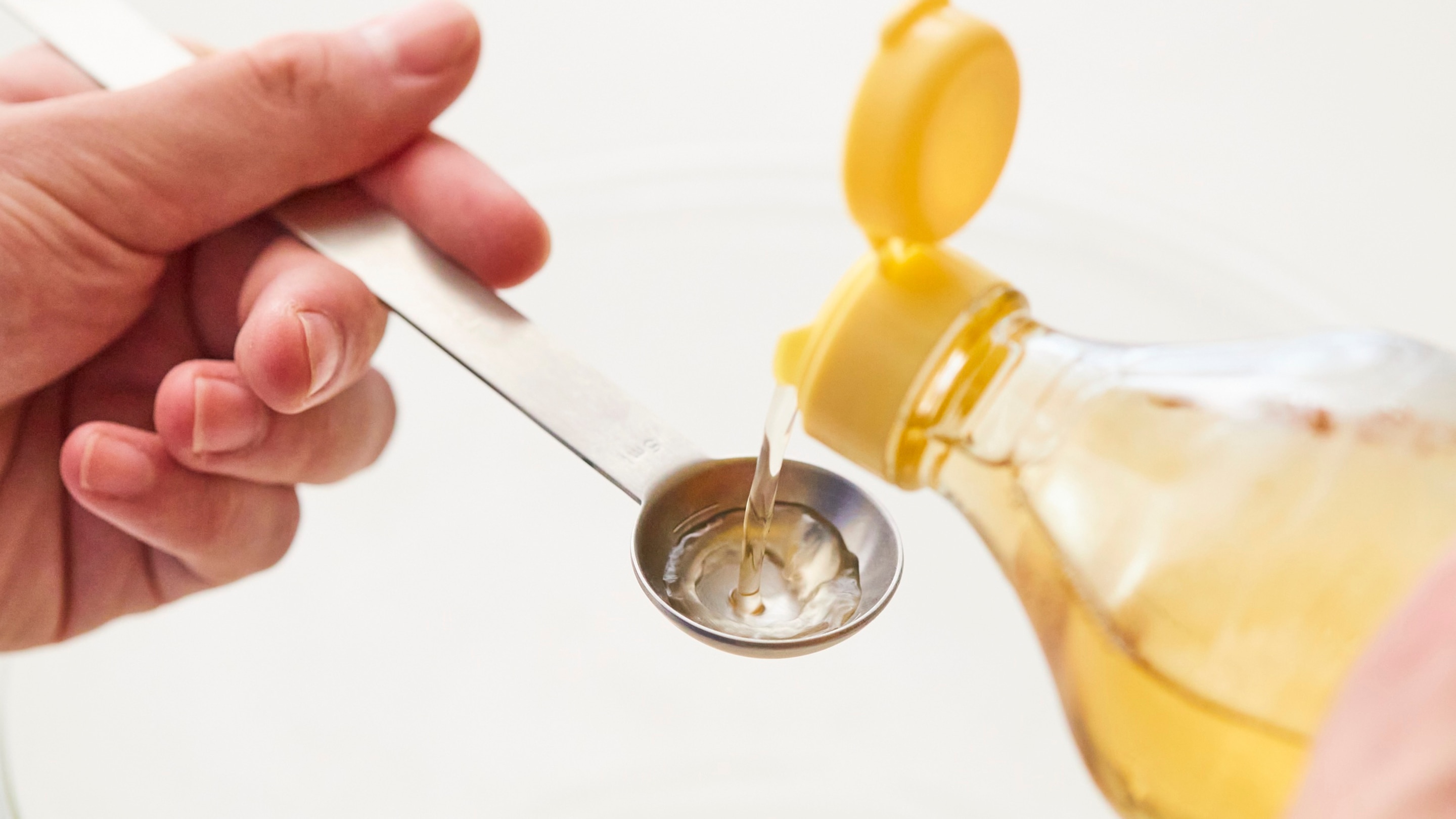 How to Do Oil Pulling with Coconut Oil: Beginner Tips for Oil Pulling