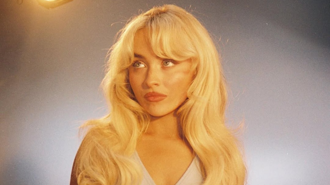 15. Feather Cut with Inward Flicks