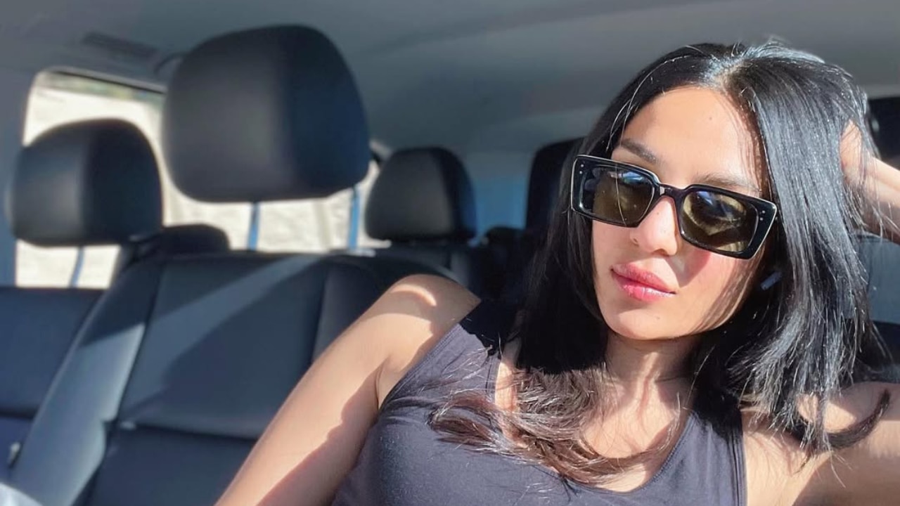 14. Feather Cut with Middle Part