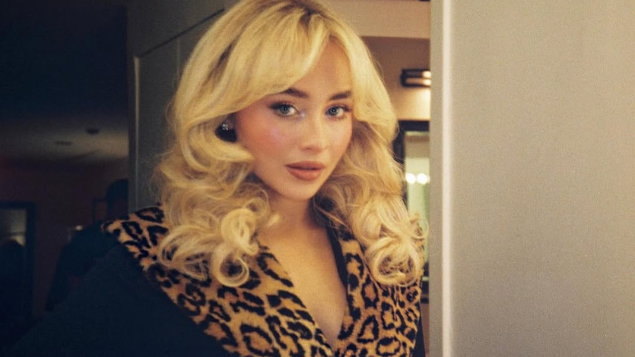 11. Retro 70s-Inspired Feather Cut