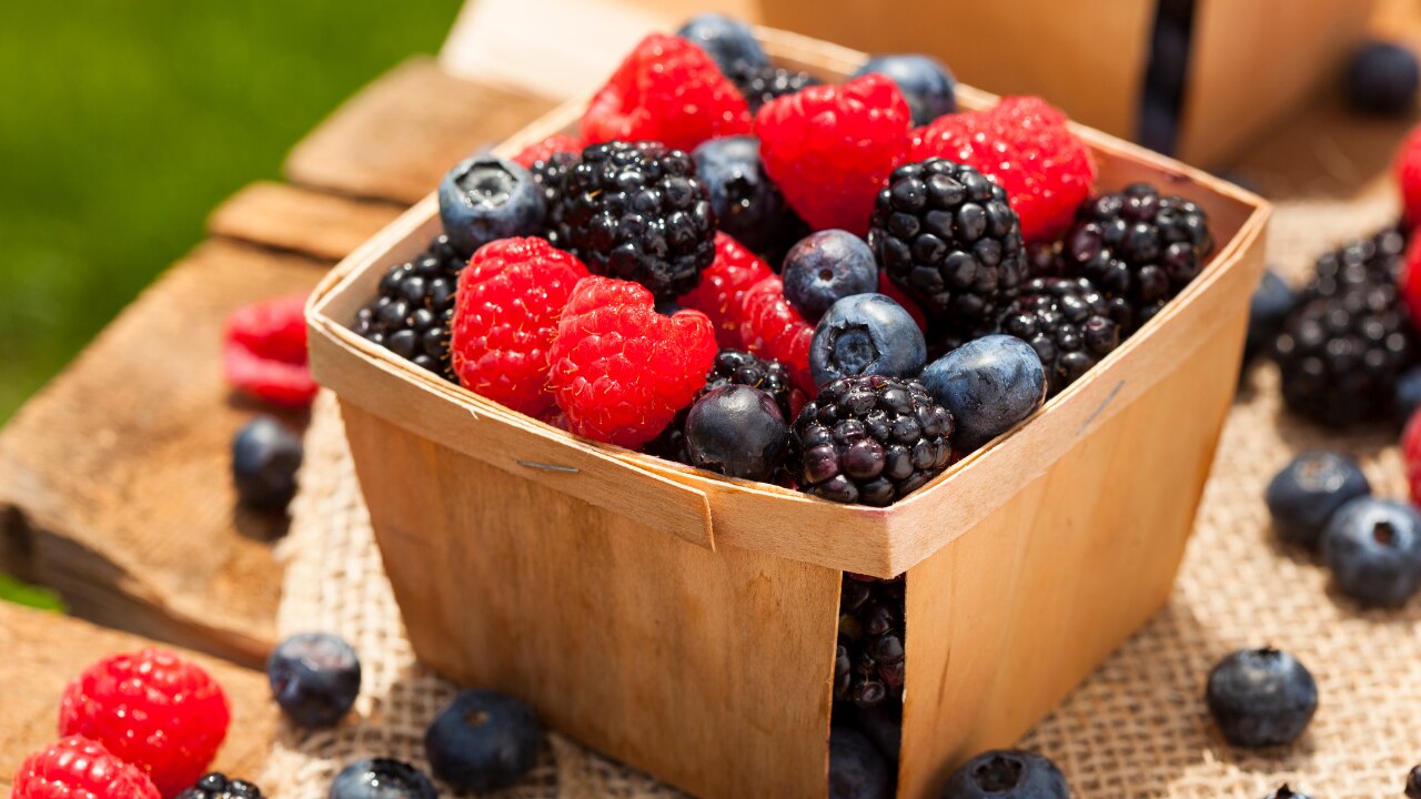 Berries (Strawberries, Blueberries):
