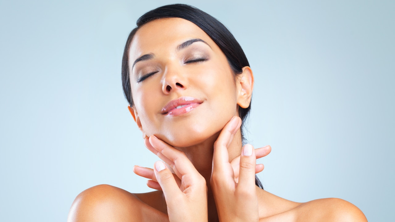 Soothes Inflammation and Acne: