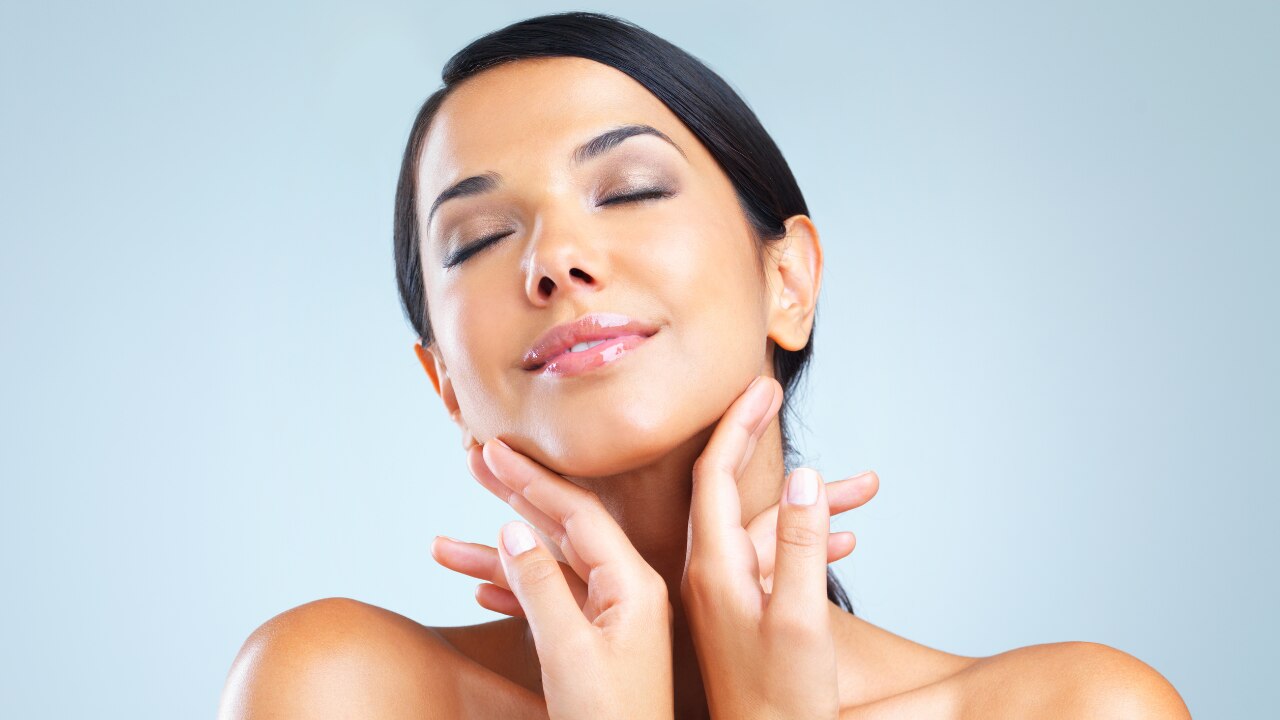 Soothes Inflammation and Acne: