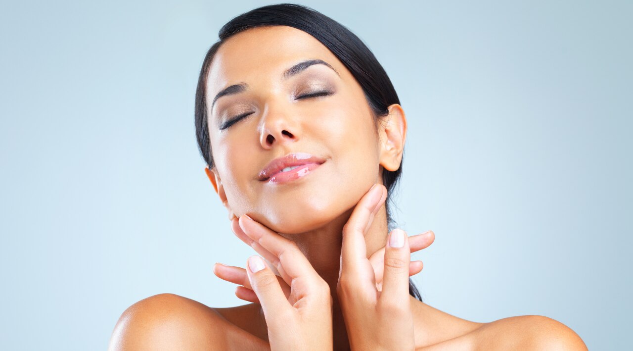 Soothes Inflammation and Acne: