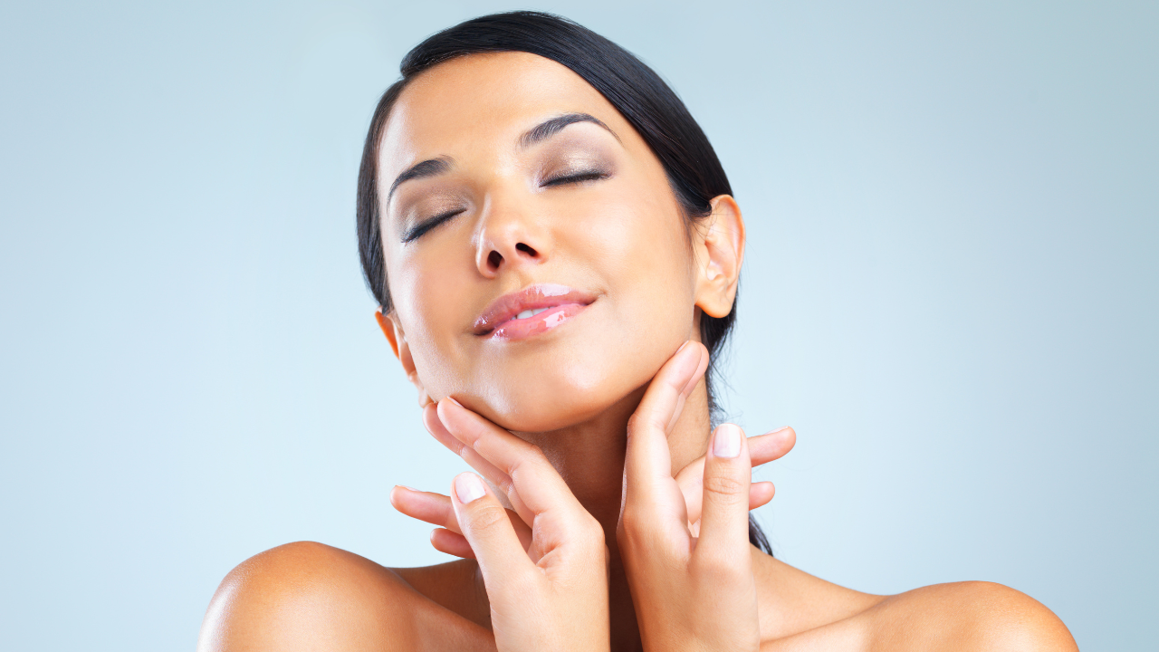 Soothes Inflammation and Acne: