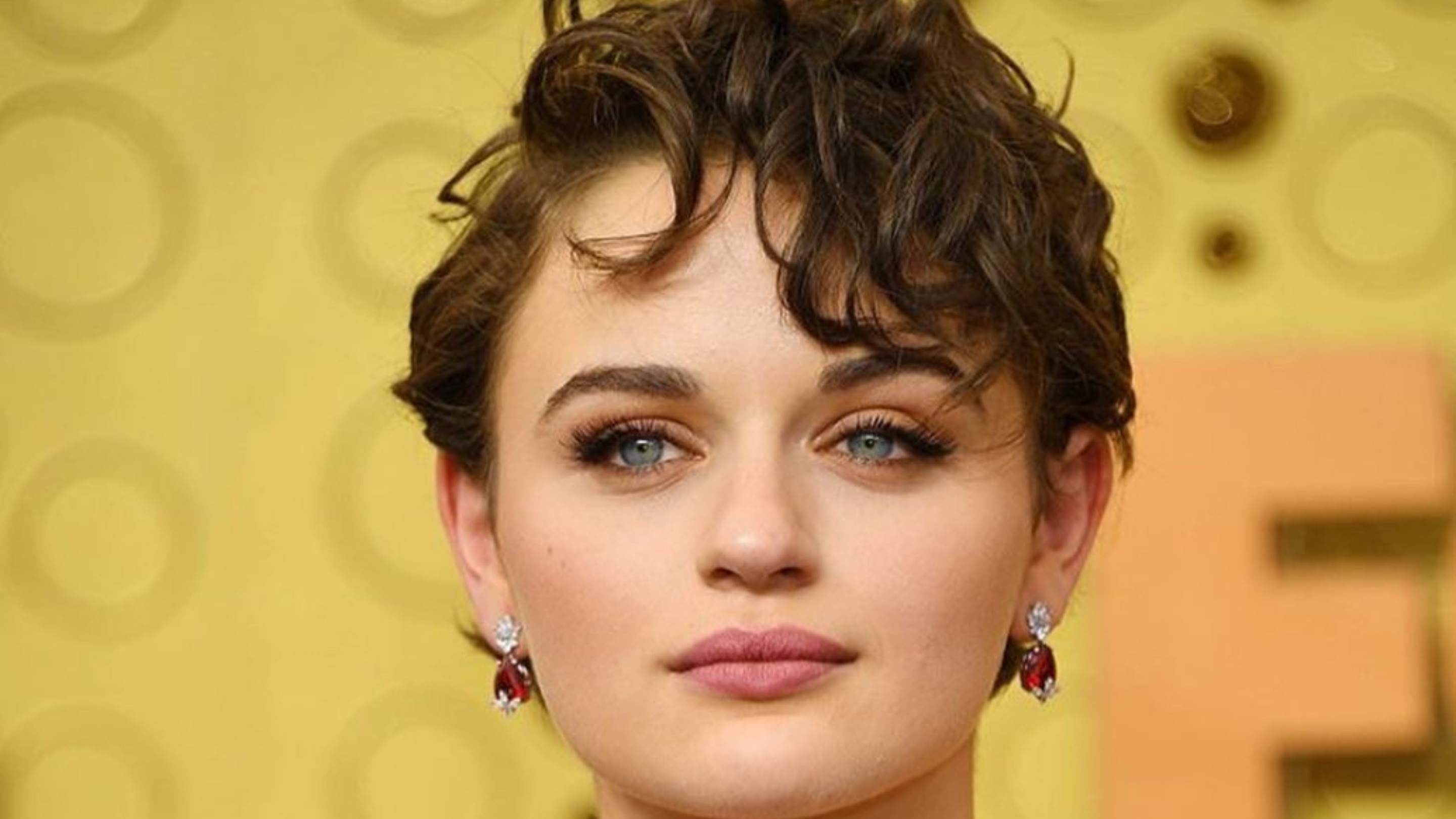 The Layered Pixie Cut: