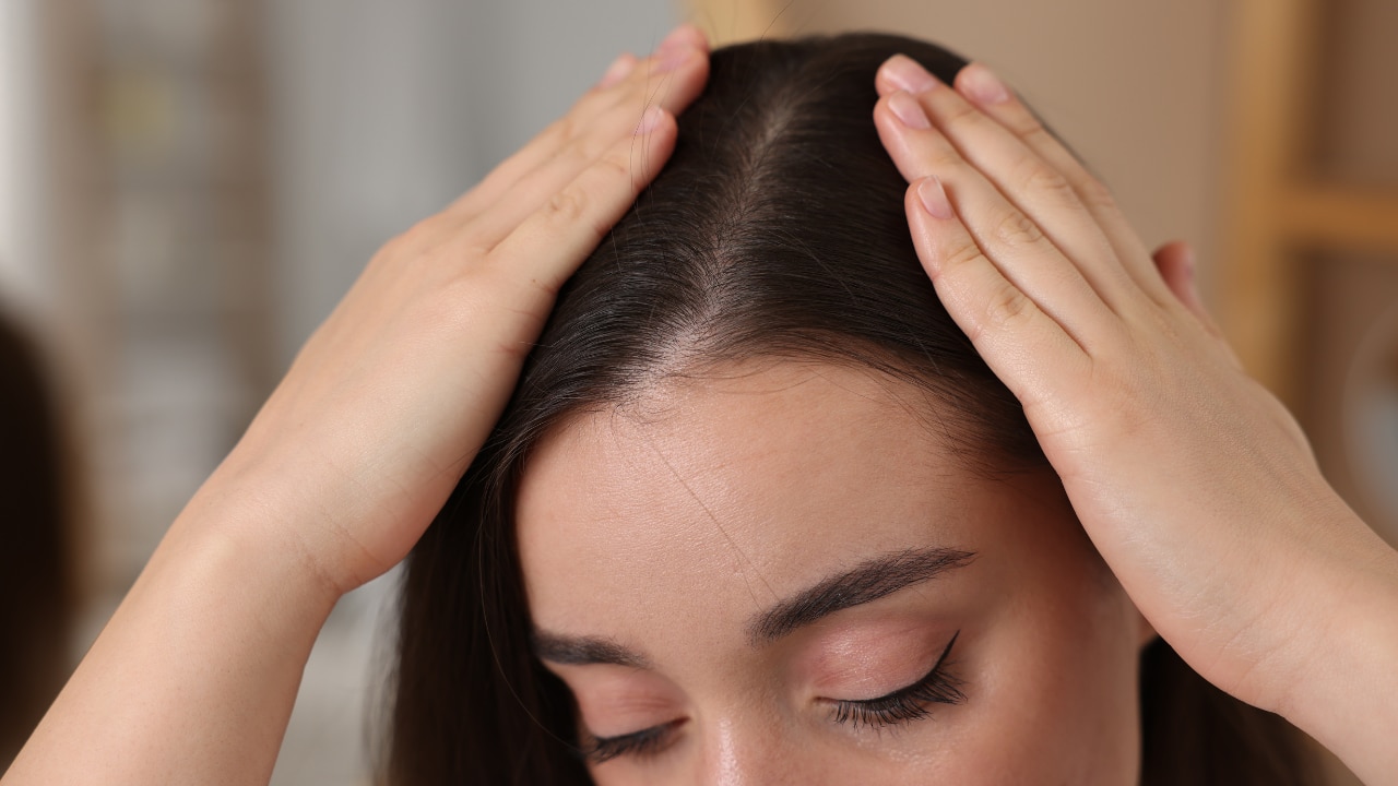 Balances and Cleanses the Scalp: