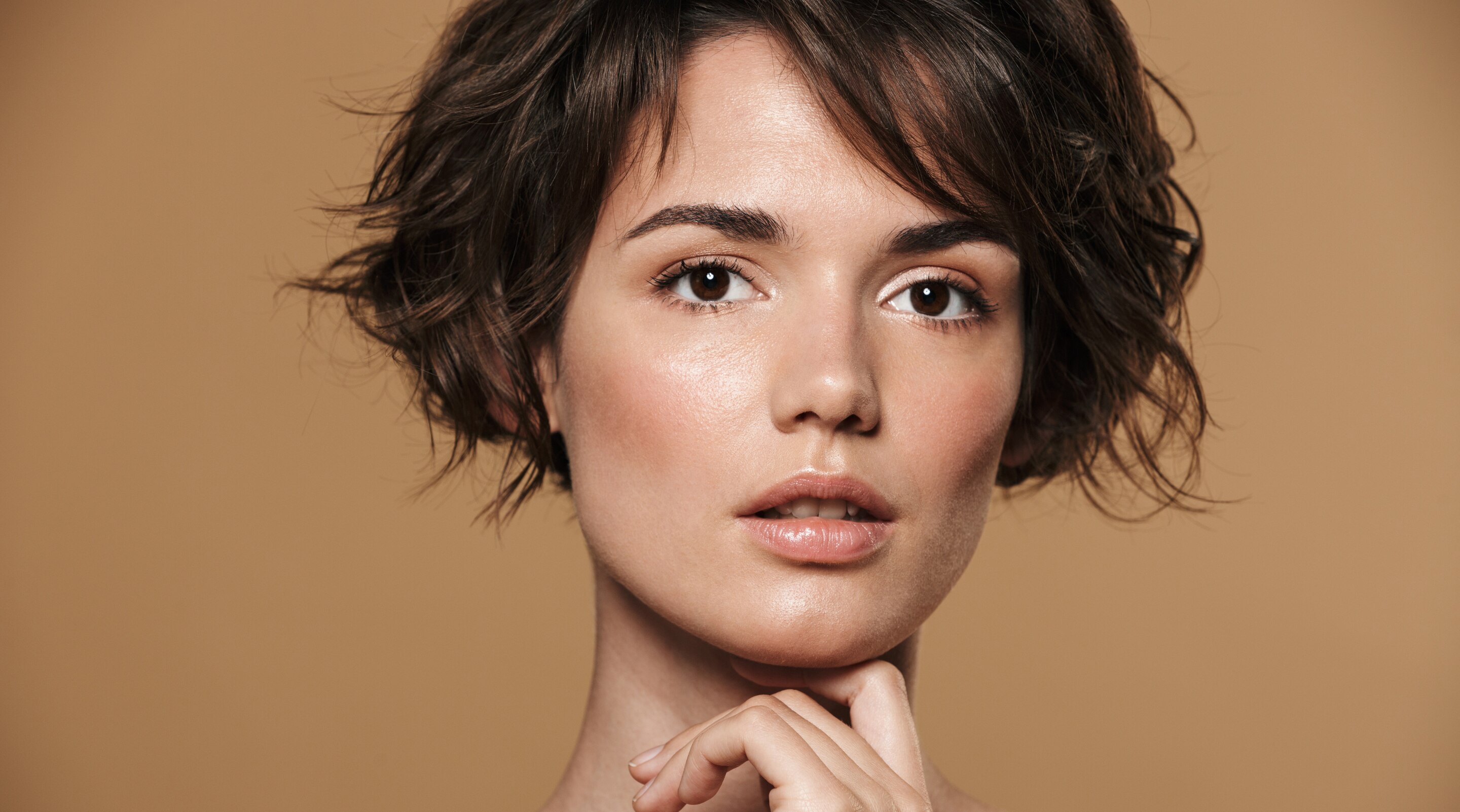 Different short hairstyles for round face women
