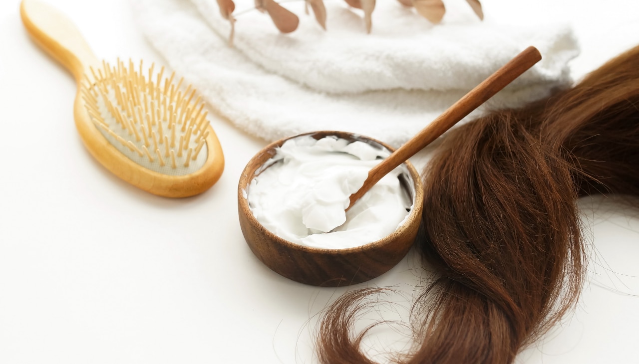 Benefits of Using a Homemade Hair Mask for Dry and Frizzy Hair