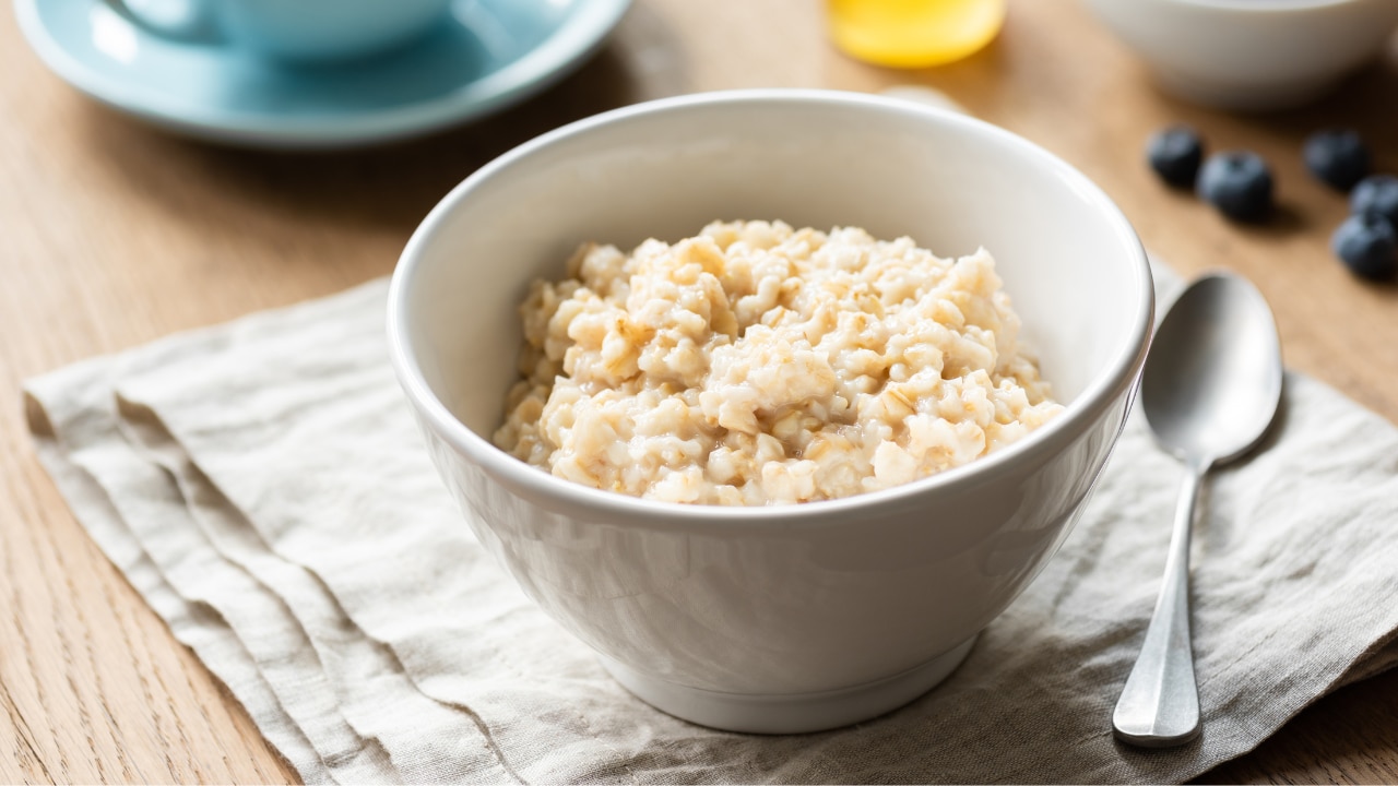 2. Oatmeal and Almond Oil Mask