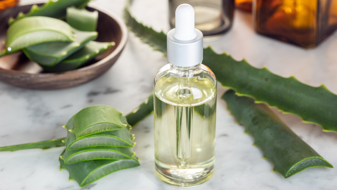 3. Aloe Vera and Coconut Oil Hydration Gel