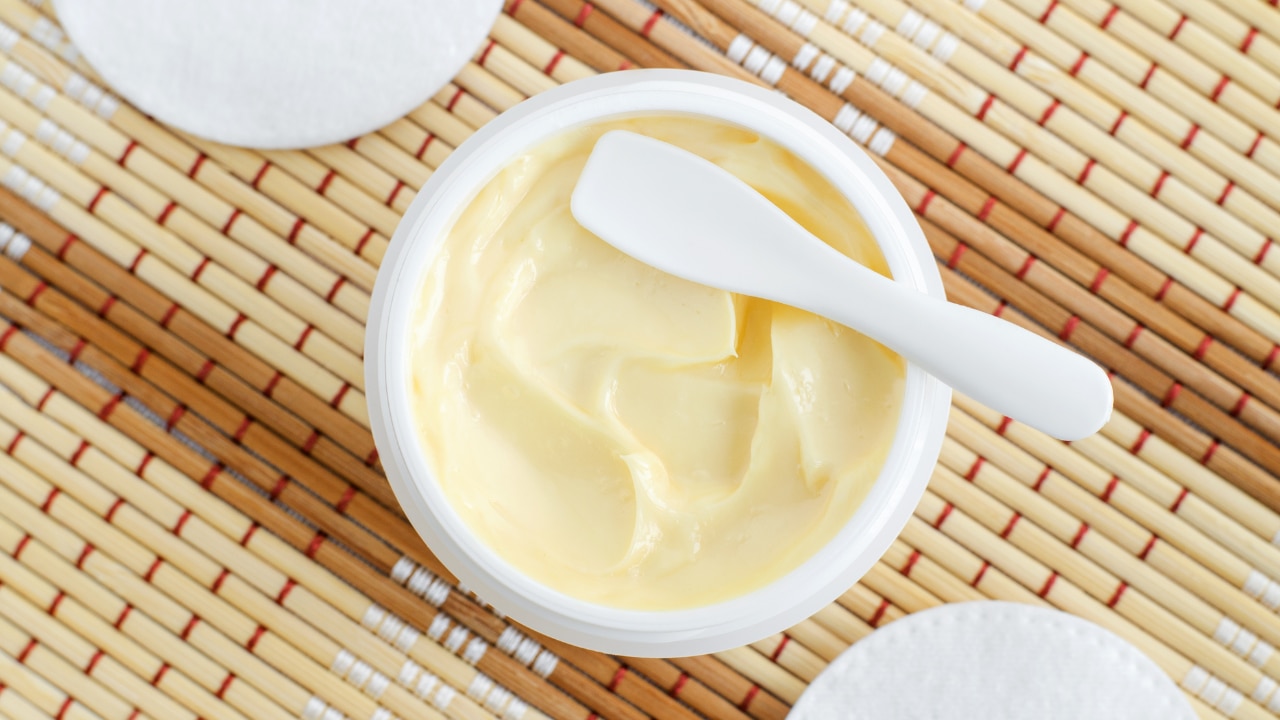 5. Banana and Olive Oil Mask