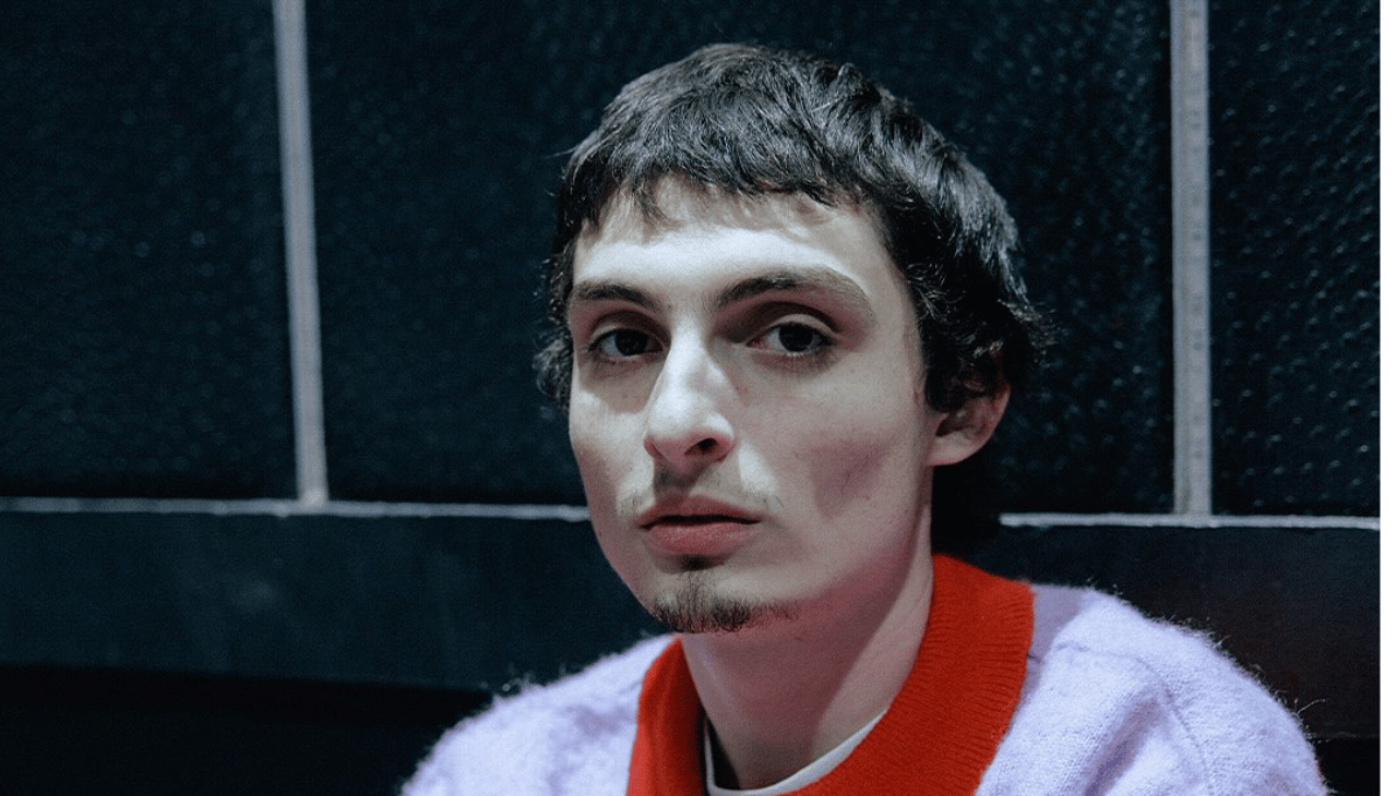 The Straight Hair Wolf Cut: