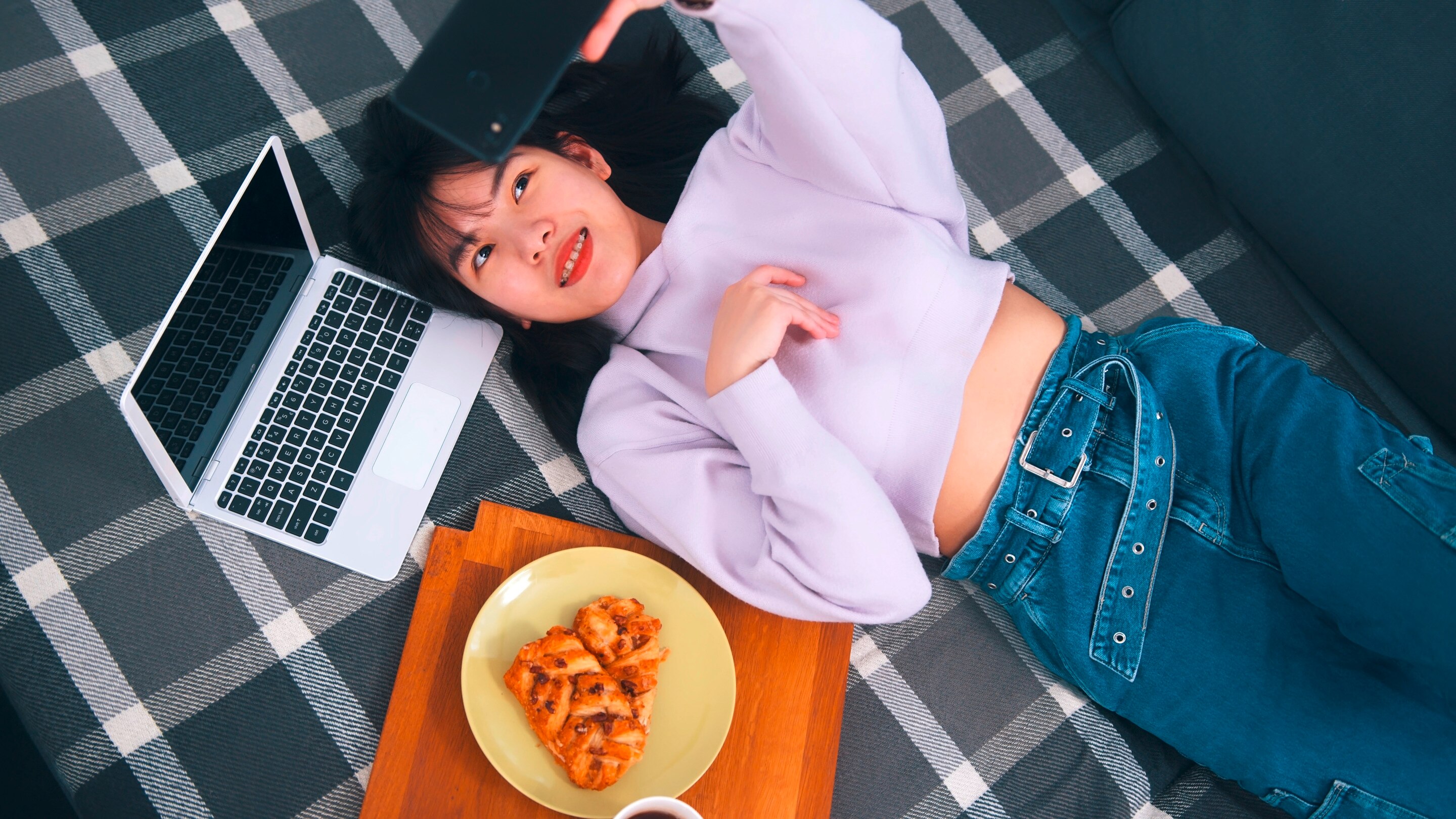 Teen girl taking a selfie at home.